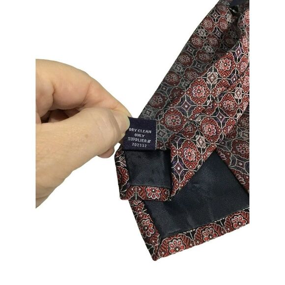 5/$10 Stafford Red Floral Men's Tie 100% Polyester 56 Inch - Picture 4 of 5